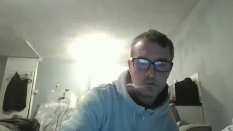 Dazzill online show from December 1, 2025, 7:19 pm