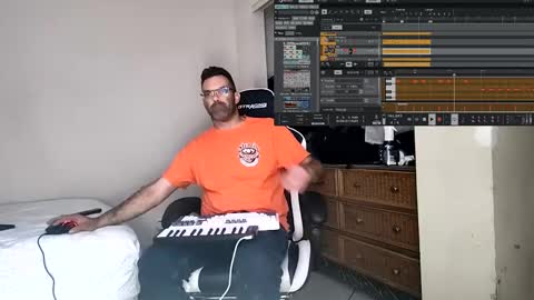 dbfroge online show from September 15, 2025, 3:17 am