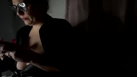 Snapshot of dddmilf24 chatting on December 4, 2024, 7:39 am dddmilf24 online show from December 4, 2024, 7:39 am