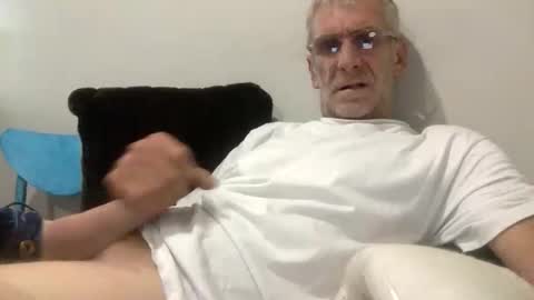 deanofflove221000 online show from February 24, 2026, 6:22 am