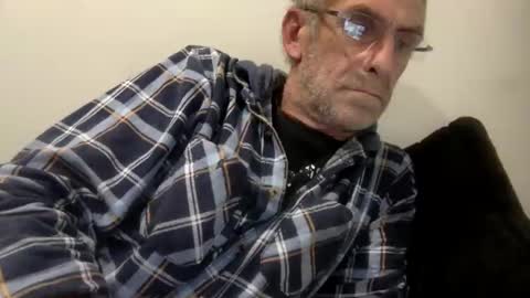 deanofflove221000 online show from March 13, 2026, 11:17 am