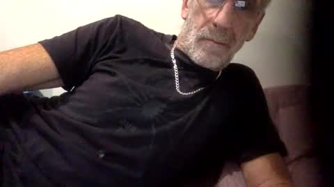 deanofflove221000 online show from March 17, 2026, 9:12 am