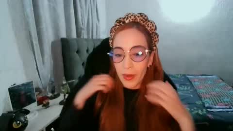 Snapshot of dear_juliet chatting on December 16, 2025, 11:21 pm Juliet online show from December 16, 2025, 11:21 pm