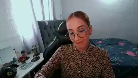 Snapshot of dear_juliet chatting on December 22, 2025, 7:33 pm Juliet online show from December 22, 2025, 7:33 pm