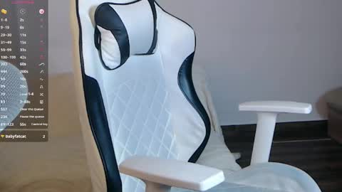 Snapshot of dearwy_ chatting on June 1, 2026, 7:04 pm dearwy_ online show from June 1, 2026, 7:04 pm