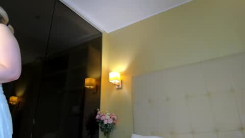 Debbie Mon Tue Fri Sun Sat GMT 3 1000am - 0400pm  online show from September 19, 2025, 4:18 pm