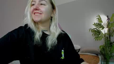 Debbie Mon Tue Fri Sun Sat GMT 3 1000am - 0400pm  online show from November 22, 2025, 5:34 pm