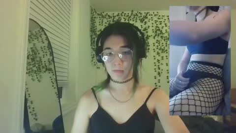 deciduousdoll online show from September 14, 2025, 5:50 am