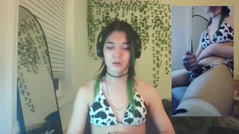 deciduousdoll online show from September 18, 2025, 7:43 am