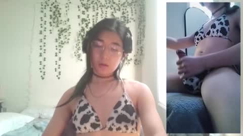 deciduousdoll online show from December 3, 2025, 9:02 pm