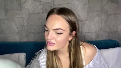 deeplookscouple online show from October 7, 2025, 1:19 pm