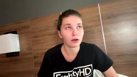 deepthroatqueen33 online show from March 4, 2026, 10:49 pm