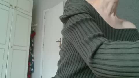 KamiDevi online show from October 1, 2025, 2:34 pm