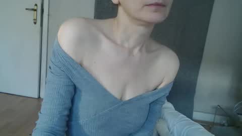 KamiDevi online show from October 20, 2025, 2:39 pm