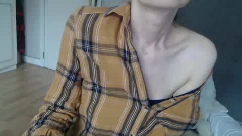 KamiDevi online show from October 23, 2025, 12:59 pm