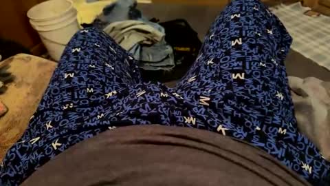 deezenutz64 online show from April 13, 2026, 7:36 am