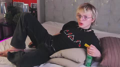 Snapshot of deficitt chatting on December 26, 2024, 11:35 pm deficitt online show from December 26, 2024, 11:35 pm