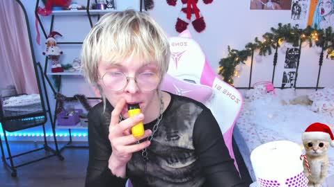 Snapshot of deficitt chatting on January 2, 2025, 4:56 pm deficitt online show from January 2, 2025, 4:56 pm