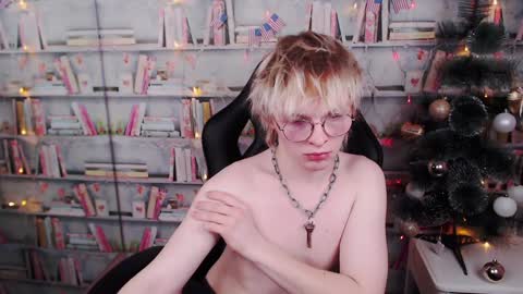 Snapshot of deficitt chatting on January 9, 2025, 8:22 pm deficitt online show from January 9, 2025, 8:22 pm