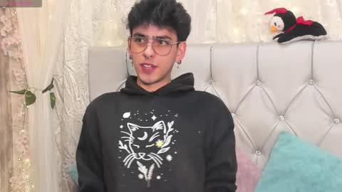 Snapshot of deimon_dust chatting on December 1, 2025, 2:55 pm Deimon Dust online show from December 1, 2025, 2:55 pm