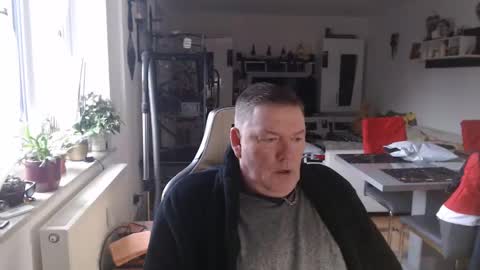 Snapshot of deinprinz2312 chatting on January 1, 2025, 8:24 am deinprinz2312 online show from January 1, 2025, 8:24 am