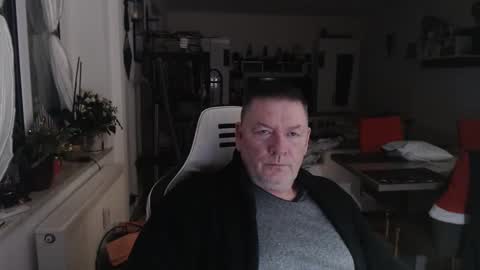 Snapshot of deinprinz2312 chatting on January 3, 2025, 5:28 am deinprinz2312 online show from January 3, 2025, 5:28 am