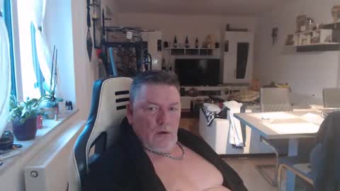 Snapshot of deinprinz2312 chatting on January 10, 2025, 7:35 am deinprinz2312 online show from January 10, 2025, 7:35 am