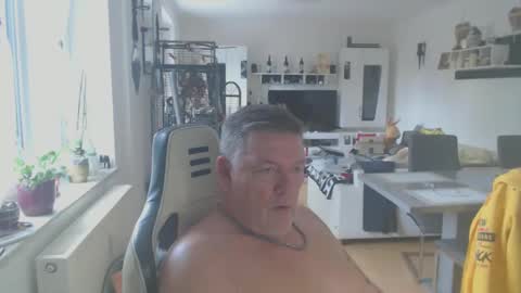 Snapshot of deinprinz2312 chatting on January 14, 2025, 10:17 am deinprinz2312 online show from January 14, 2025, 10:17 am