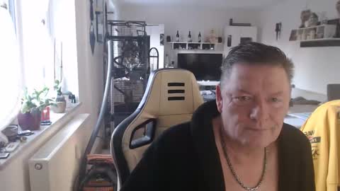 Snapshot of deinprinz2312 chatting on February 11, 2025, 7:12 am deinprinz2312 online show from February 11, 2025, 7:12 am