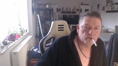 Snapshot of deinprinz2312 chatting on March 4, 2025, 6:37 am deinprinz2312 online show from March 4, 2025, 6:37 am