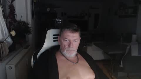 Snapshot of deinprinz2312 chatting on October 11, 2025, 3:39 am deinprinz2312 online show from October 11, 2025, 3:39 am