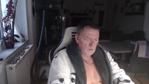 Snapshot of deinprinz2312 chatting on October 16, 2025, 5:41 am deinprinz2312 online show from October 16, 2025, 5:41 am