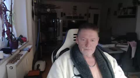 deinprinz2312 online show from December 5, 2025, 7:06 am