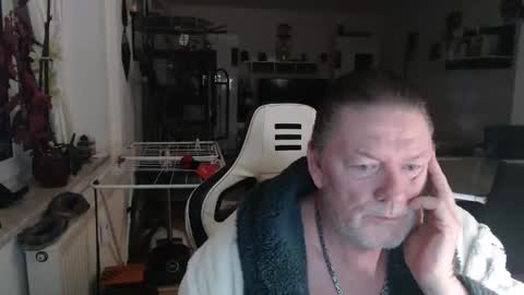 deinprinz2312 online show from January 17, 2026, 5:01 am