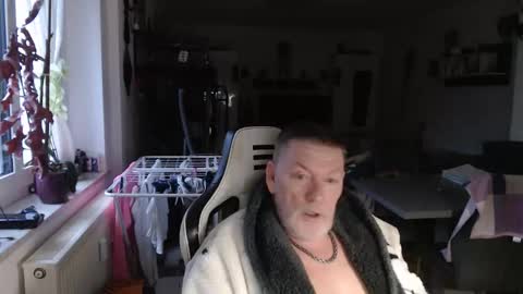 deinprinz2312 online show from February 10, 2026, 6:50 am