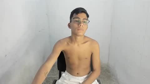 Snapshot of deivi_colins chatting on October 11, 2025, 12:54 am deivi_colins online show from October 11, 2025, 12:54 am