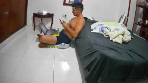 Snapshot of deividellobo chatting on December 23, 2024, 3:40 am deividellobo online show from December 23, 2024, 3:40 am