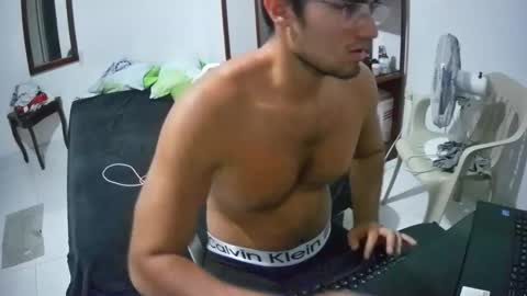 Snapshot of deividellobo chatting on February 13, 2025, 4:54 am deividellobo online show from February 13, 2025, 4:54 am