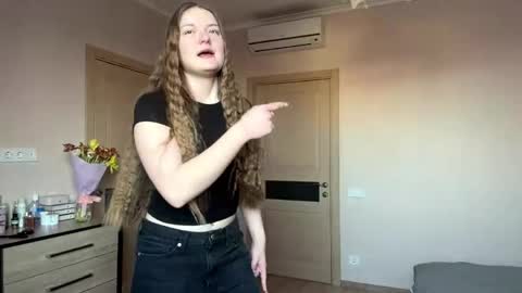 Mila online show from March 17, 2026, 5:11 am