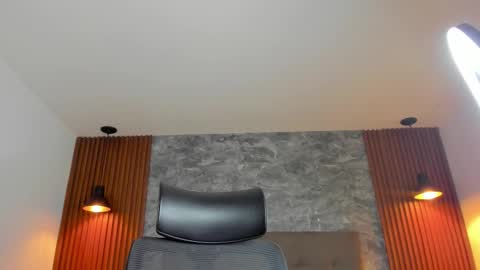 D E L A Y L  A online show from November 1, 2025, 3:03 pm