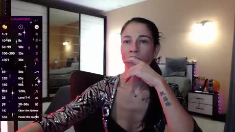 Nicole online show from November 19, 2025, 9:20 am