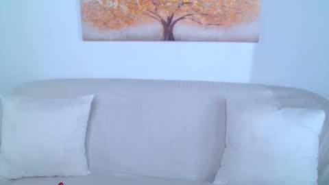 deliciaalove online show from January 14, 2025, 7:43 pm