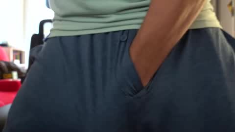 delicioso4u online show from November 28, 2025, 4:31 pm