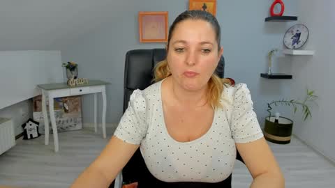 DeliciousLolly online show from December 18, 2024, 7:58 am