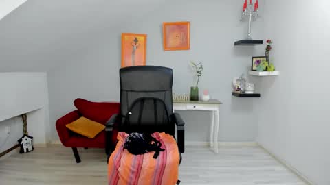 DeliciousLolly online show from October 17, 2025, 3:42 am