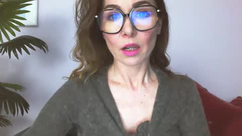 Snapshot of delilah_sweet chatting on May 18, 2026, 4:02 pm delilah_sweet online show from May 18, 2026, 4:02 pm