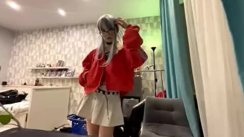 Mila online show from November 15, 2025, 4:25 pm