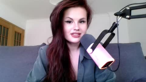 dellacrush_ online show from March 9, 2025, 3:05 pm
