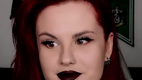 dellacrush_ online show from November 13, 2025, 6:29 pm