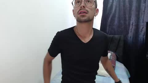 demian_val_4 online show from February 8, 2025, 7:05 pm